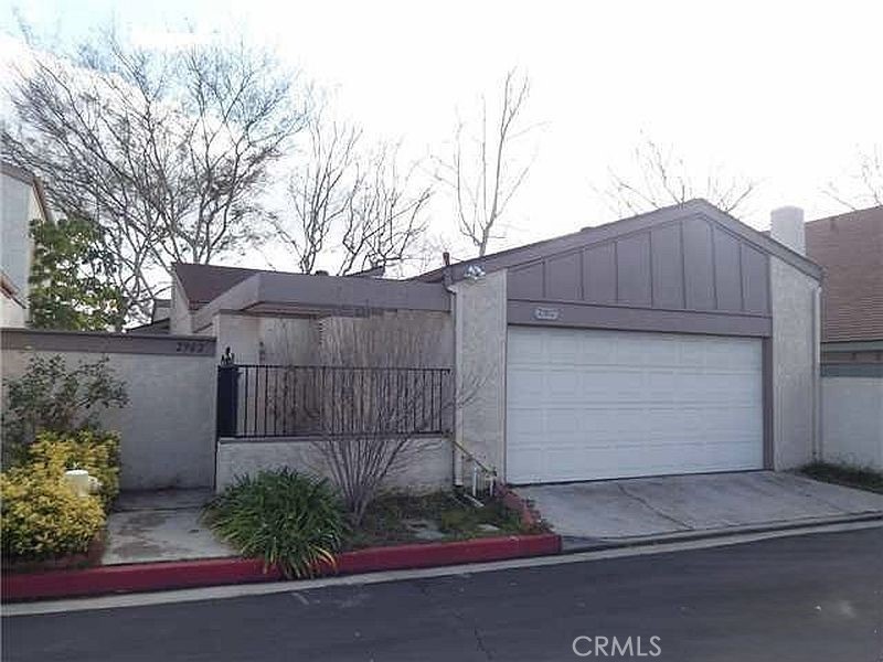 2902 Parkwood Court