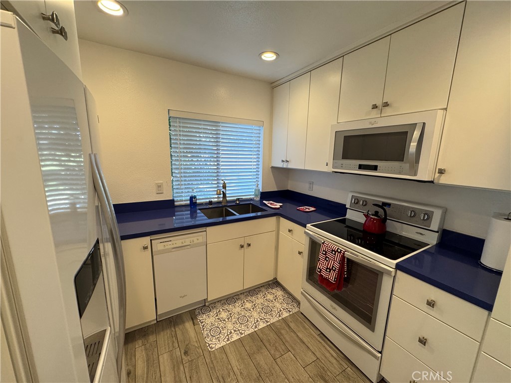2902 Parkwood Court