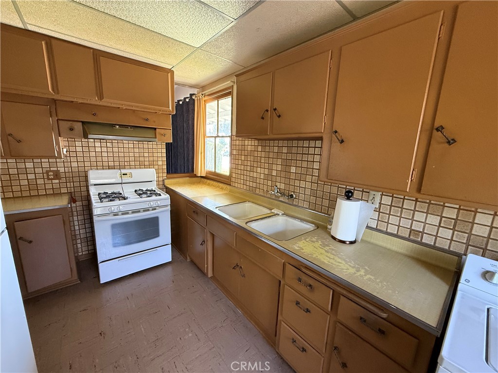 1836 E Walnut Creek