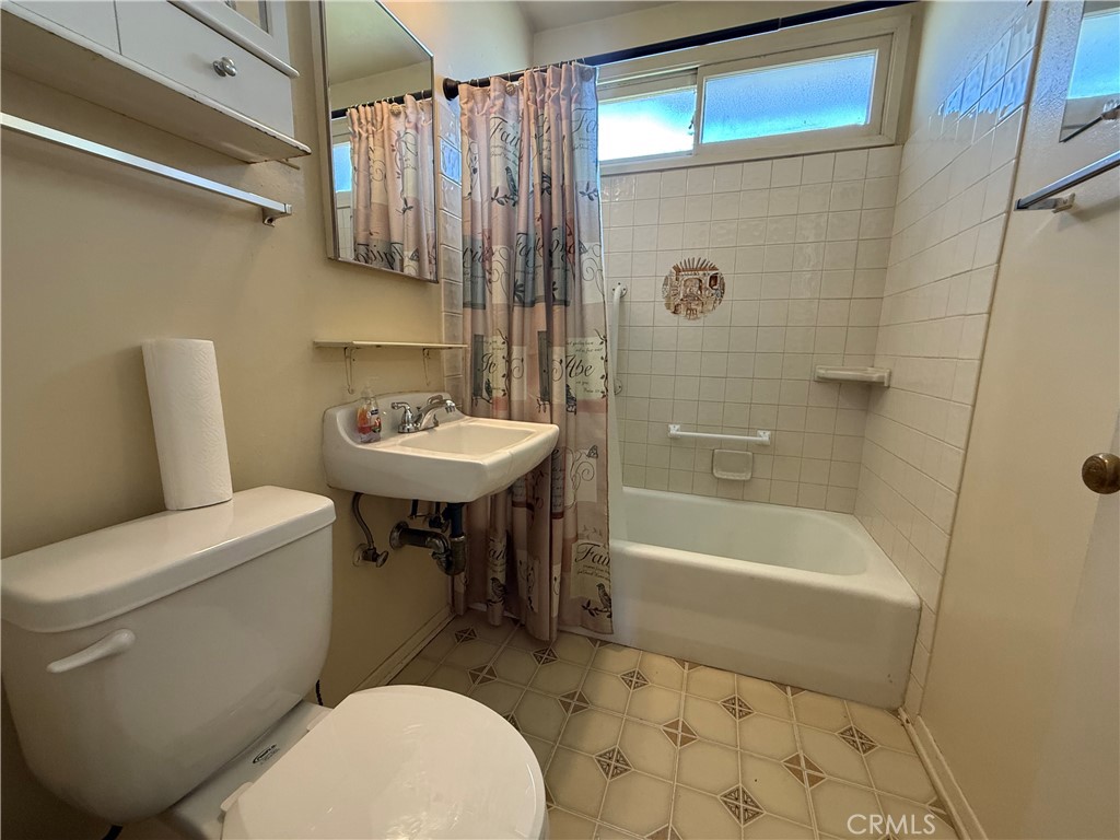 1836 E Walnut Creek