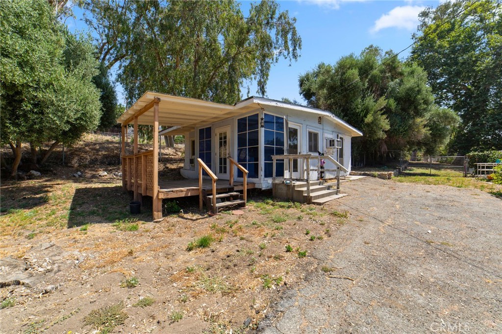 5495 N Mountain View Avenue