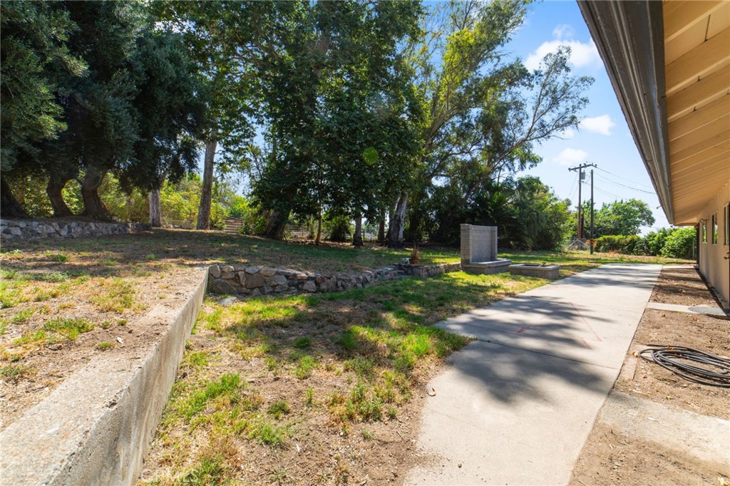 5495 N Mountain View Avenue