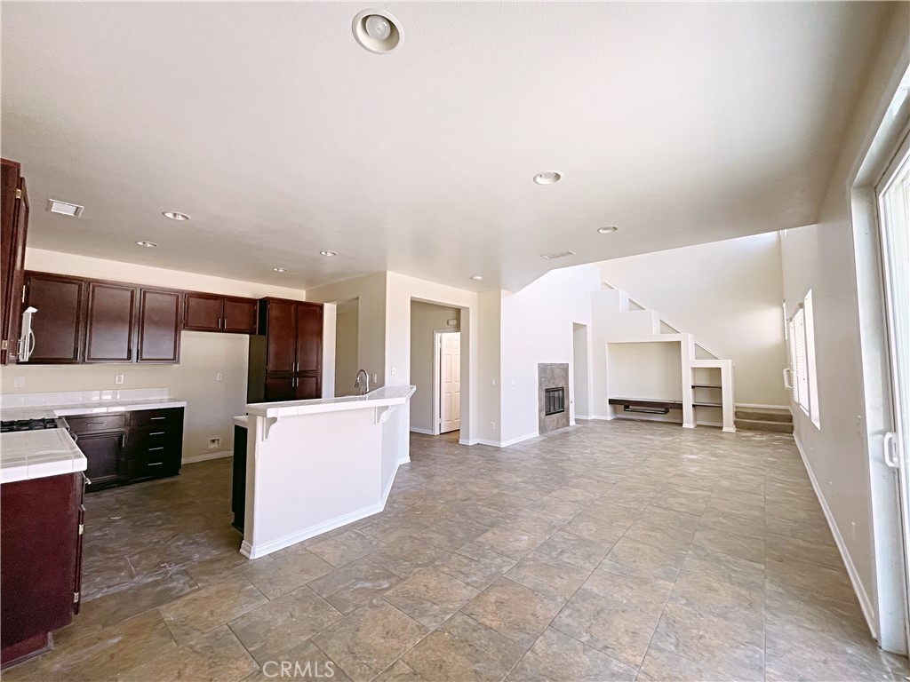 3141 E Avenue J14