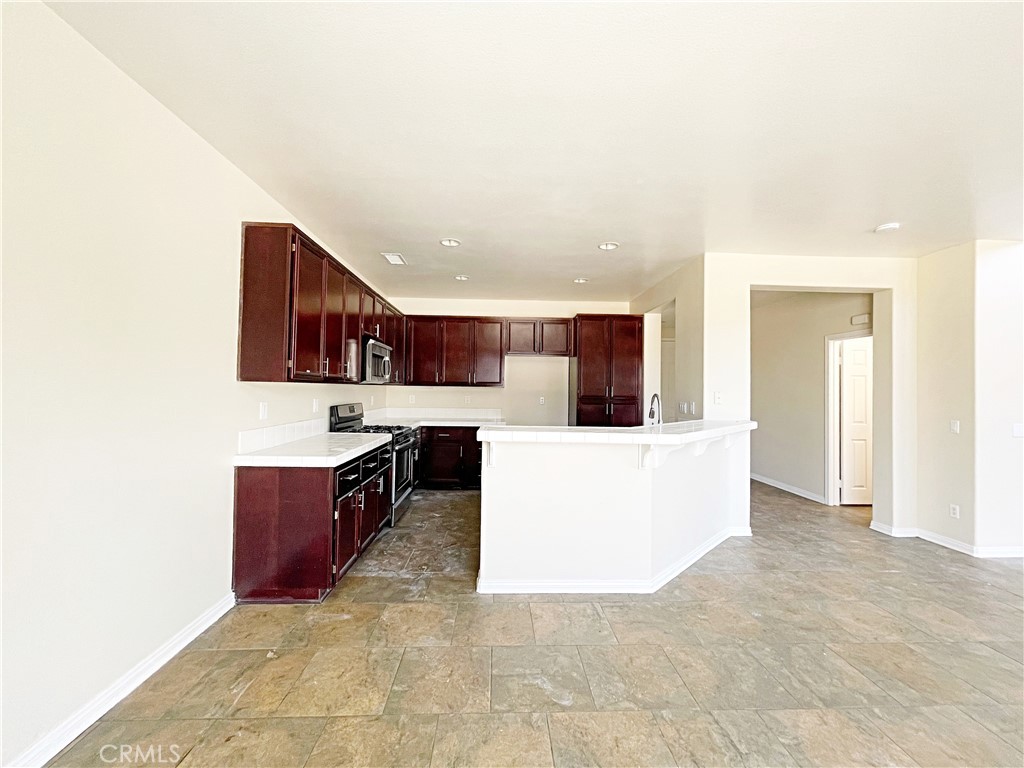 3141 E Avenue J14