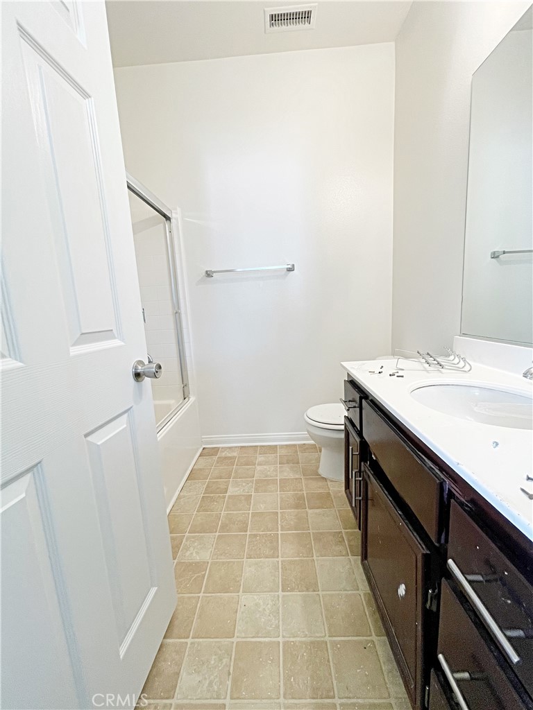3141 E Avenue J14