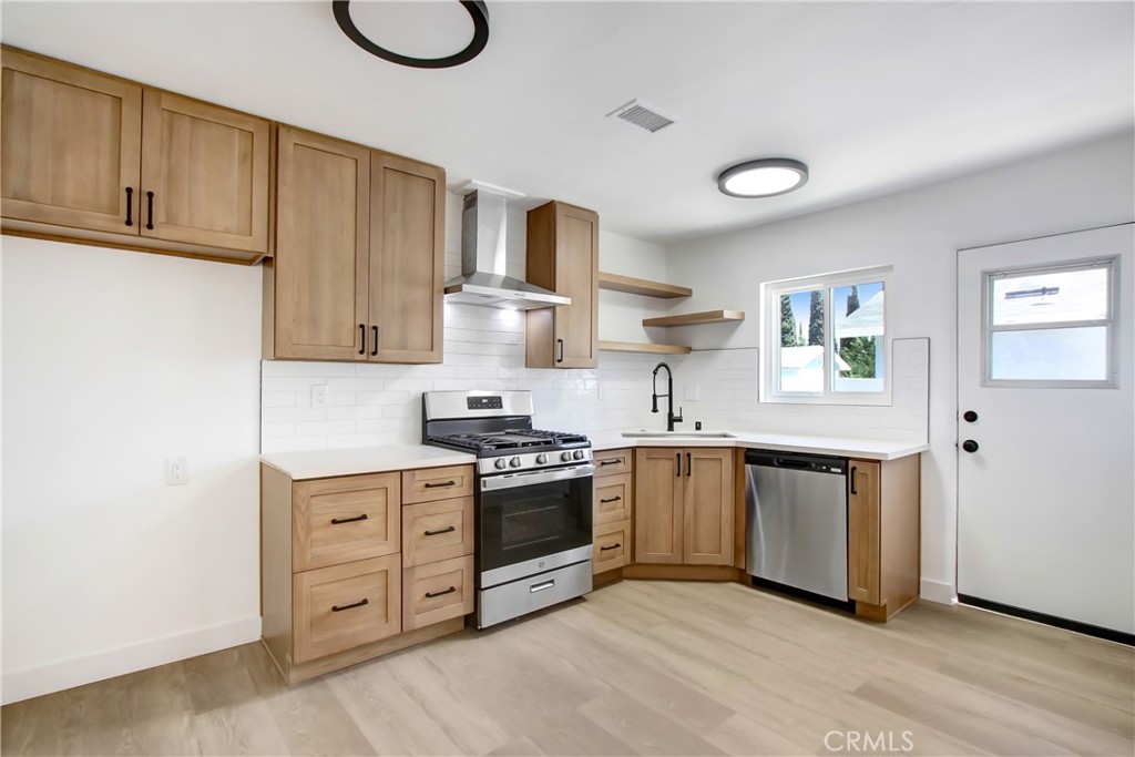 73 W Gilman Street