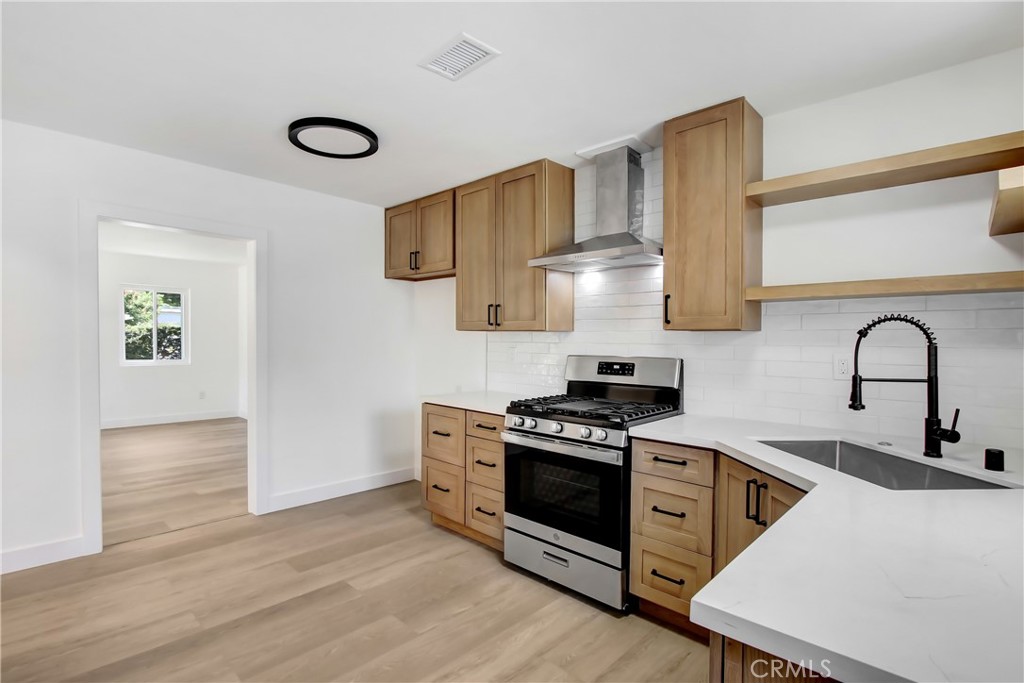73 W Gilman Street