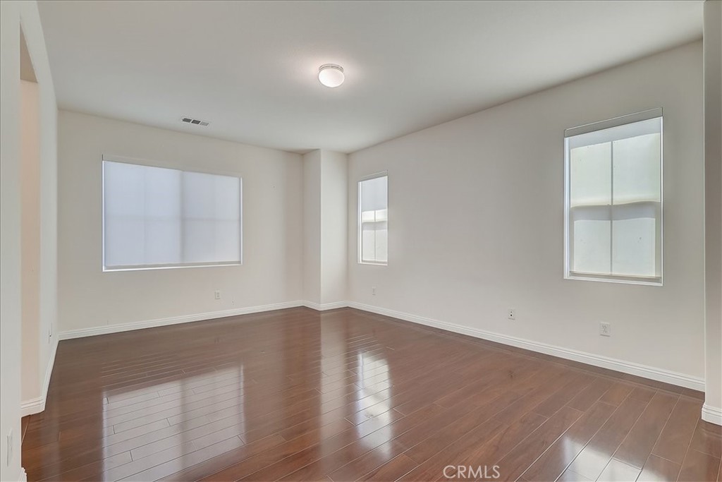 3115 N Sunrise Court