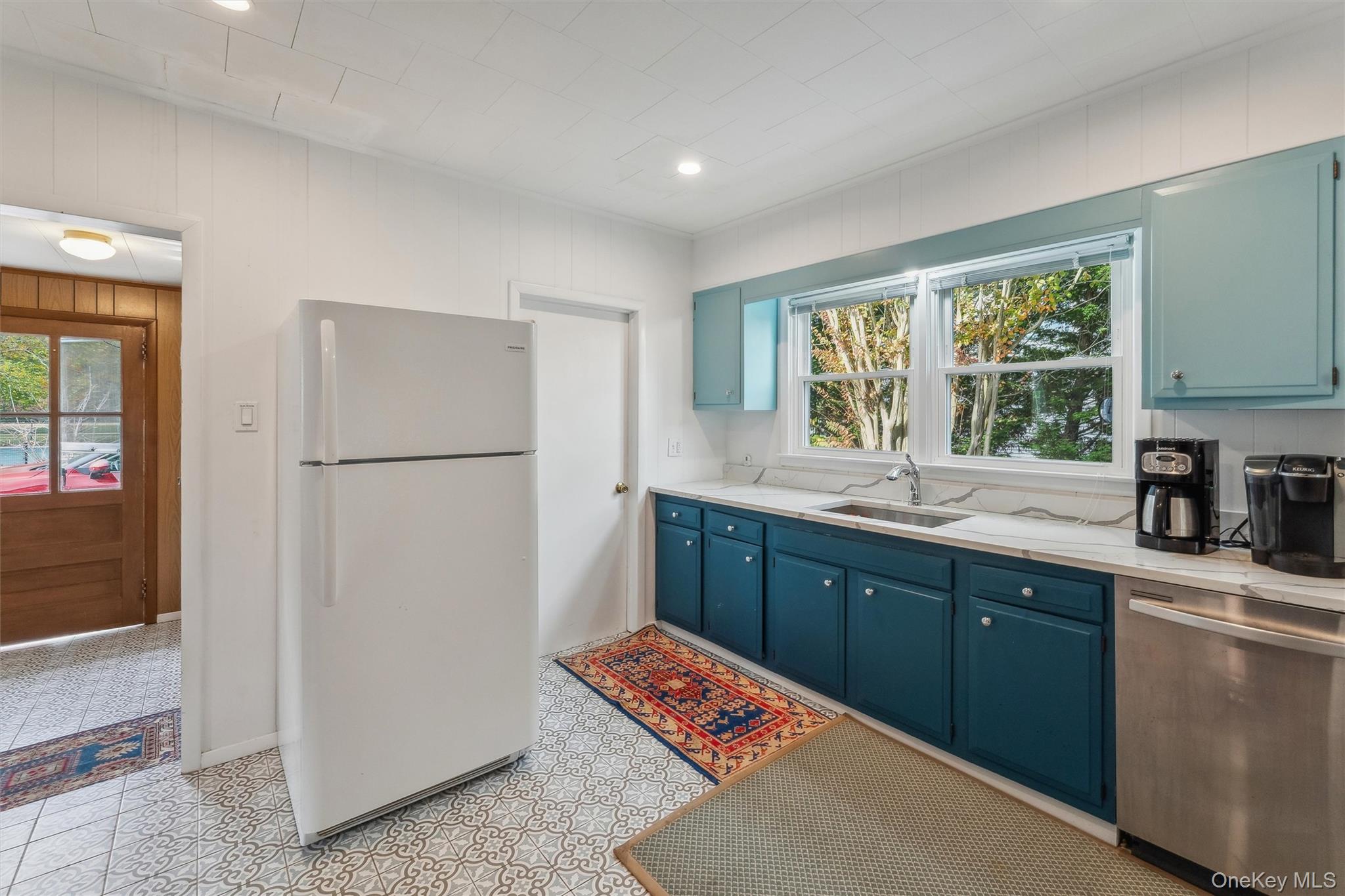 15 S Bay Avenue