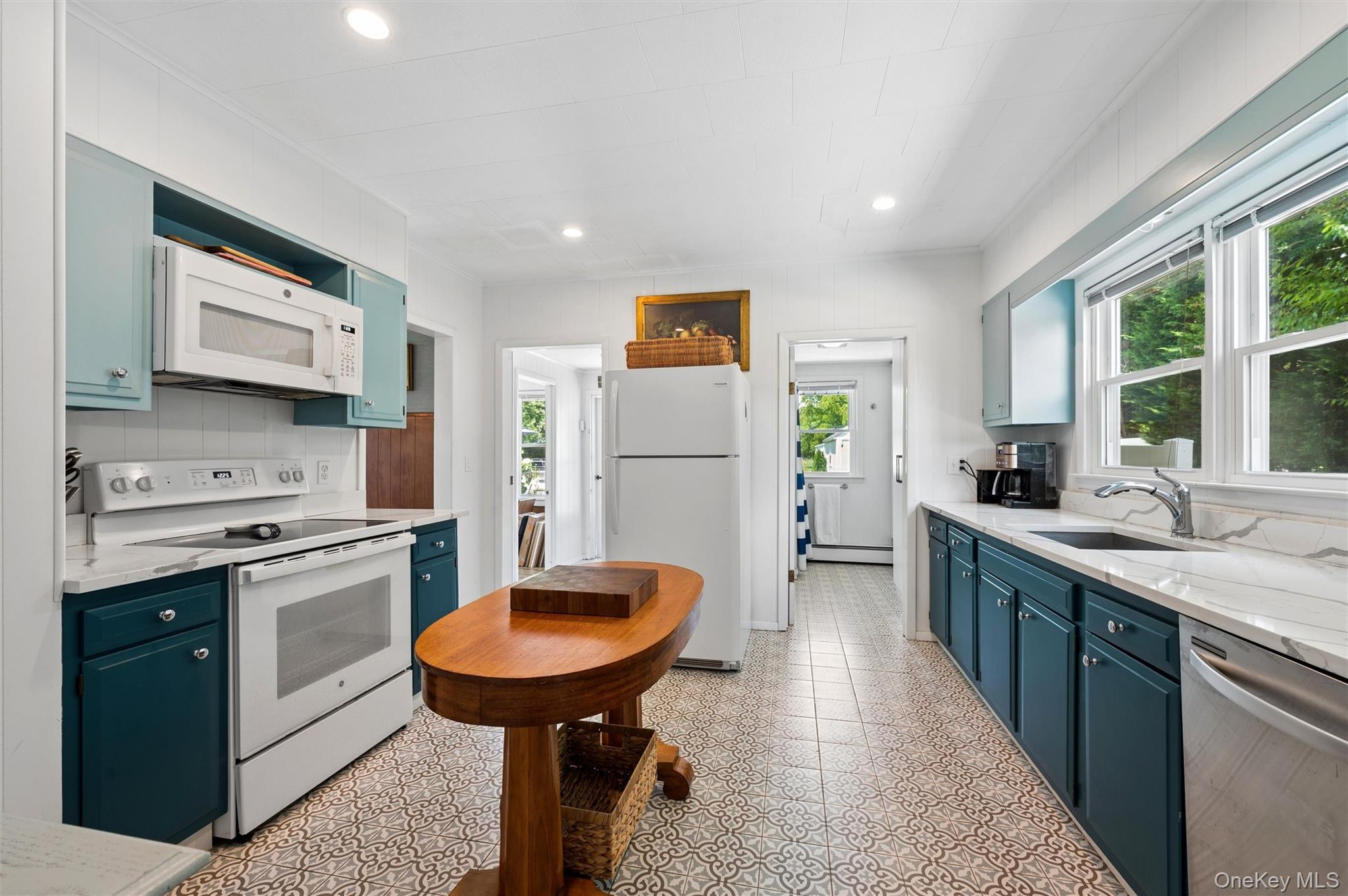 15 S Bay Avenue