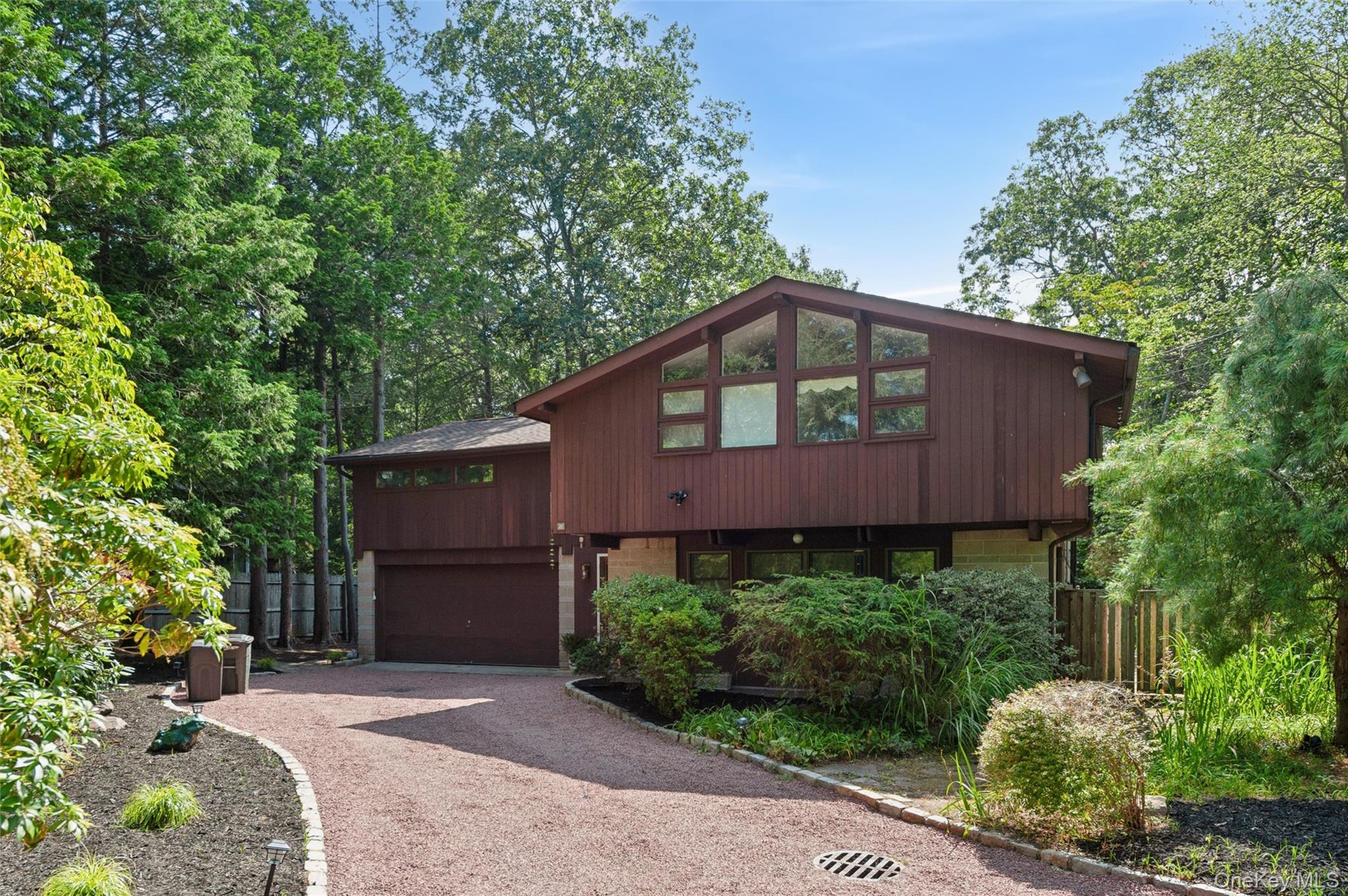 21 Hewitt Boulevard
