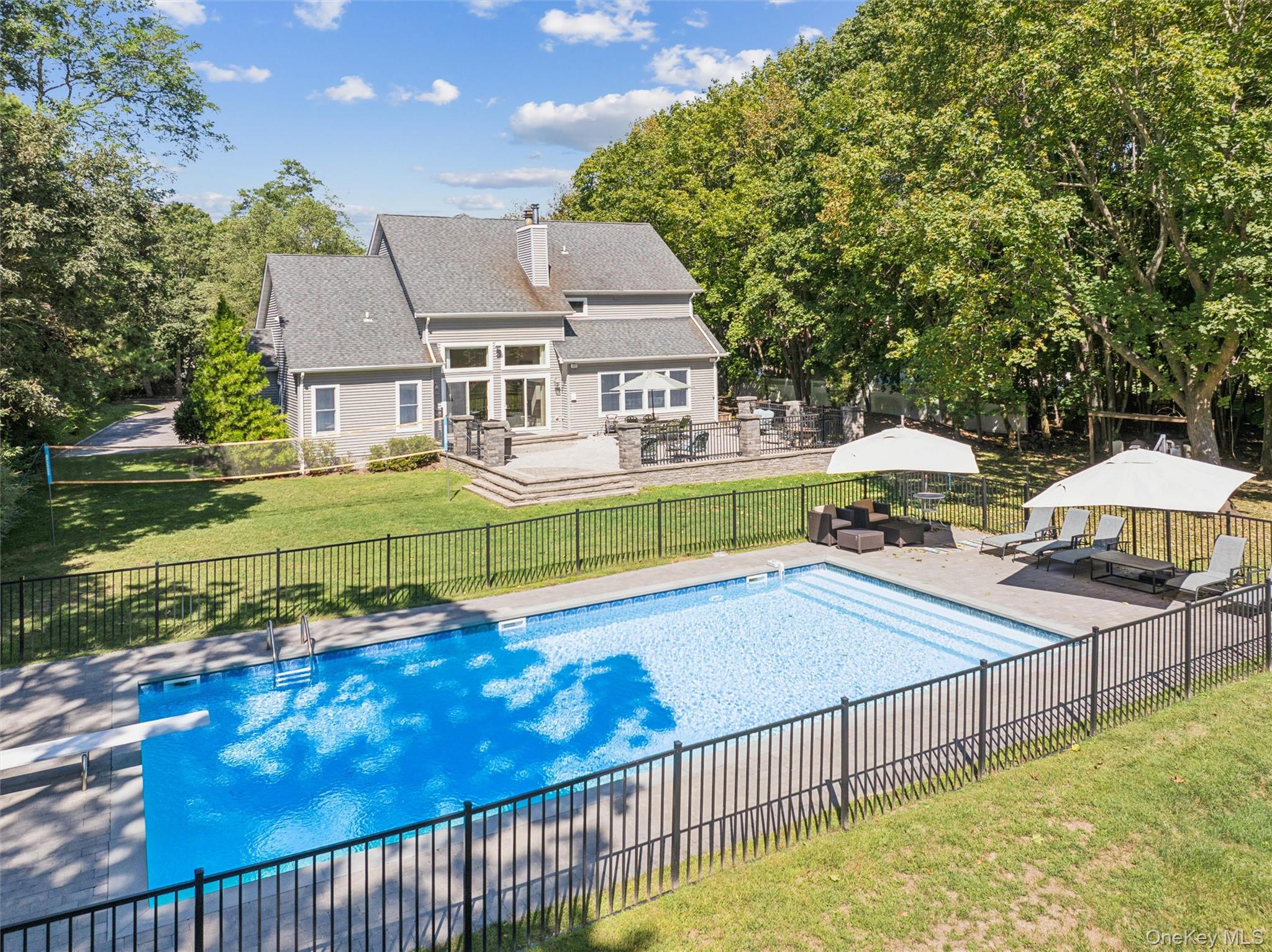 154 Montauk Hwy Highway