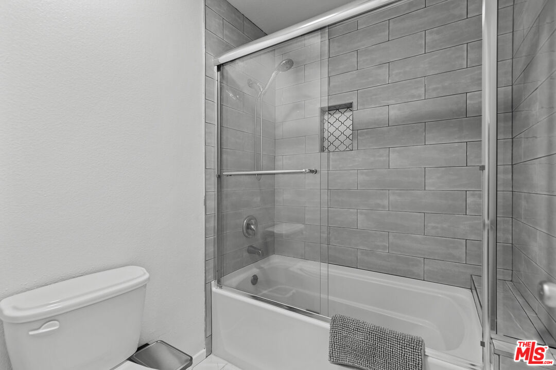 14500 Van Nuys Blvd Unit: 46