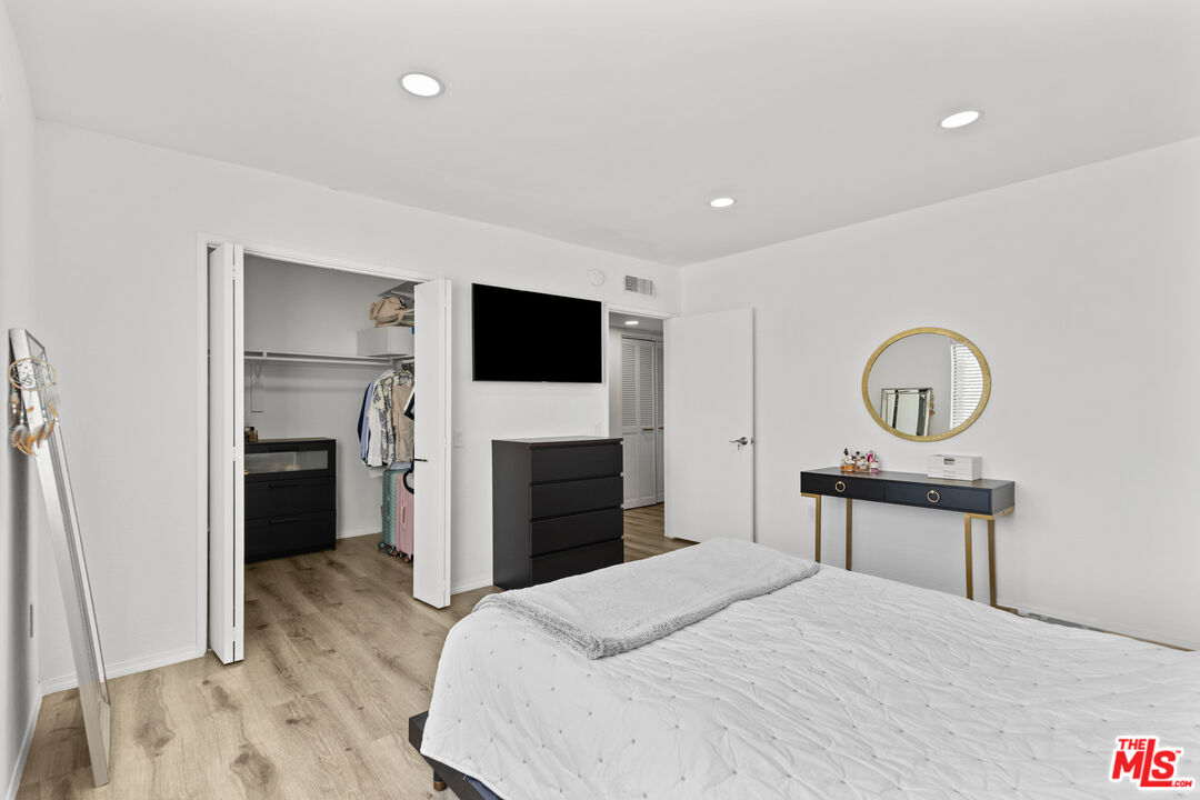 14500 Van Nuys Blvd Unit: 46