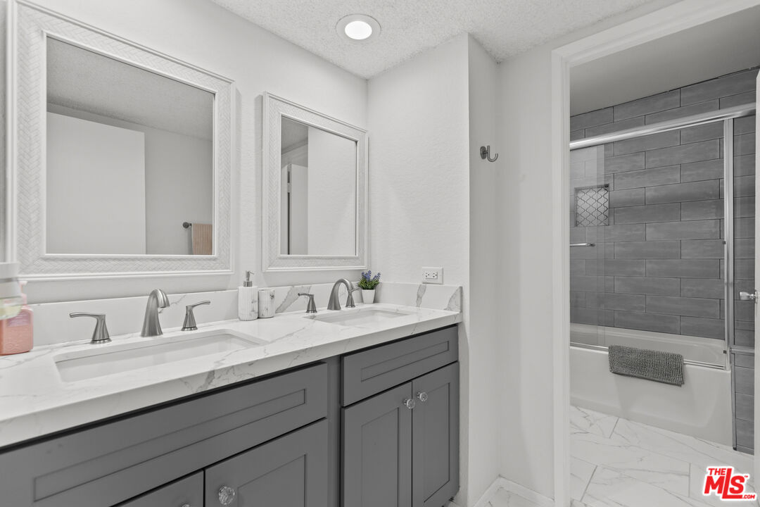 14500 Van Nuys Blvd Unit: 46