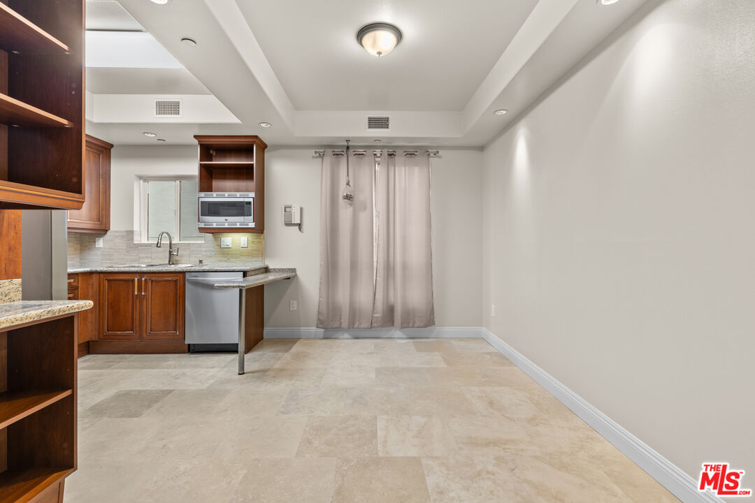 11323 Huston St Unit: 7