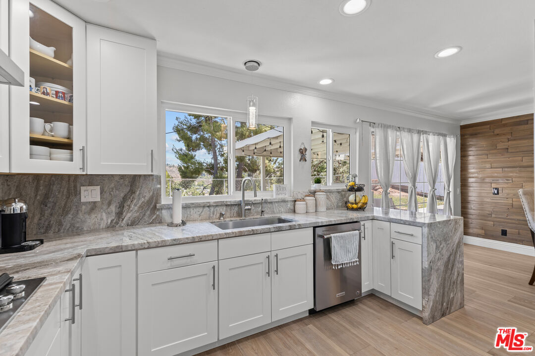 27616 Maple Ridge Cir