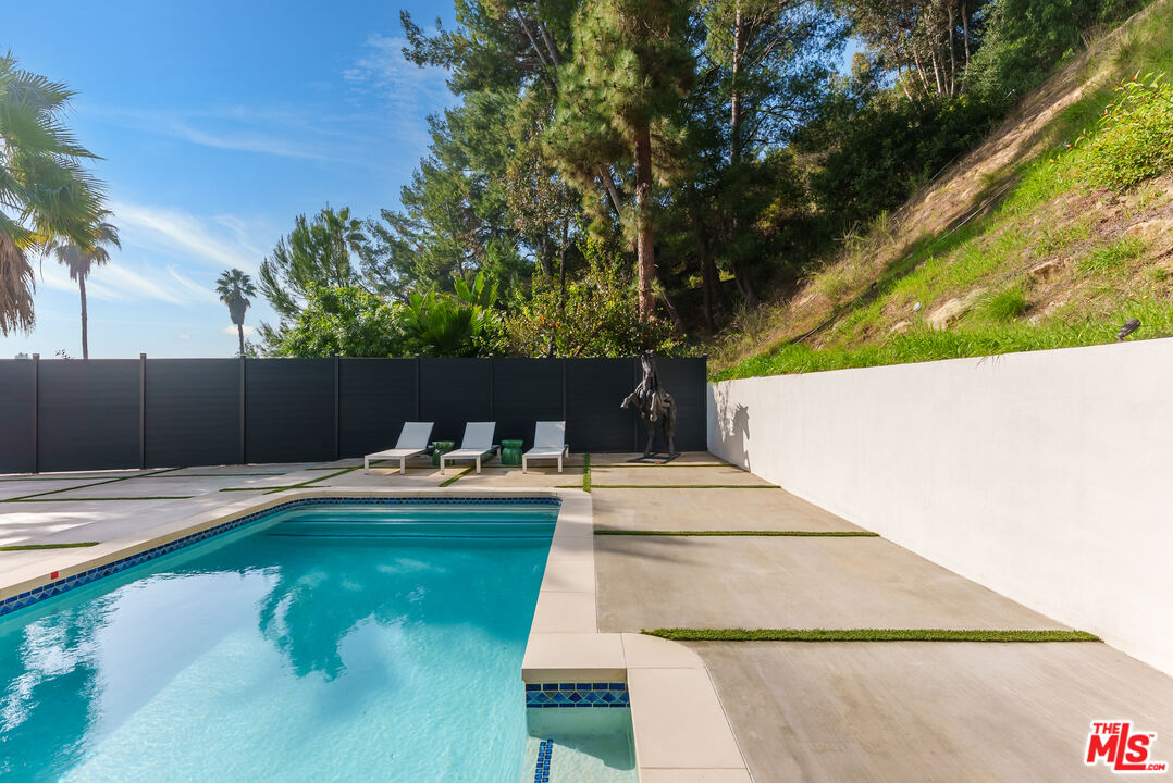 6427 Tahoe Dr