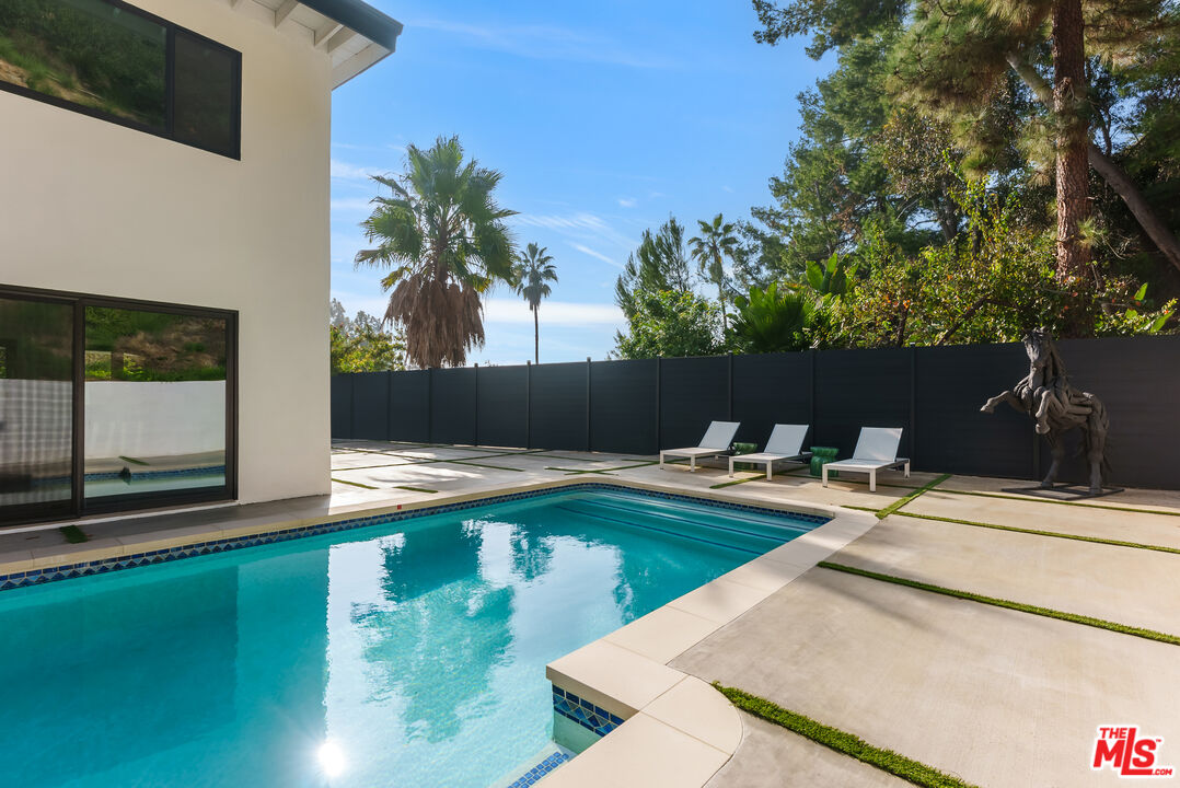 6427 Tahoe Dr