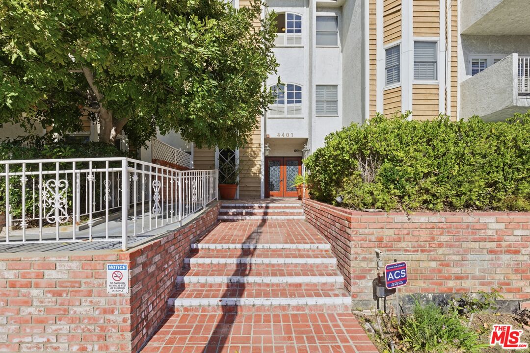 4401 Moorpark Way Unit: 109