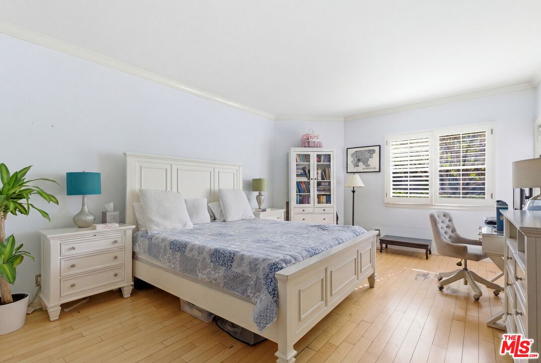 4401 Moorpark Way Unit: 109