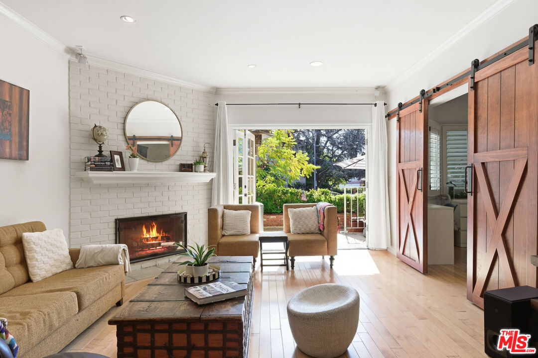 4401 Moorpark Way Unit: 109