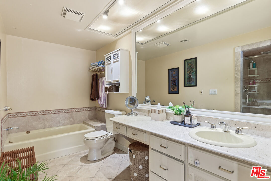 4401 Moorpark Way Unit: 109