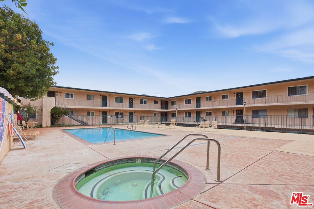 2940 N Verdugo Rd Unit: 305