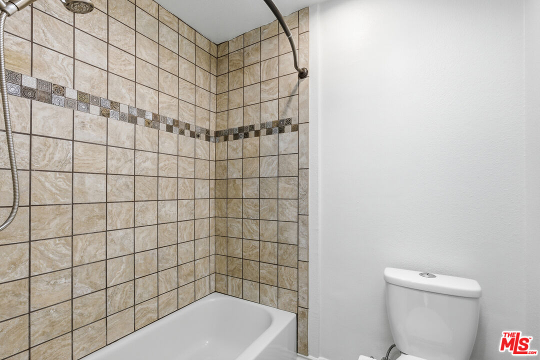 2940 N Verdugo Rd Unit: 305