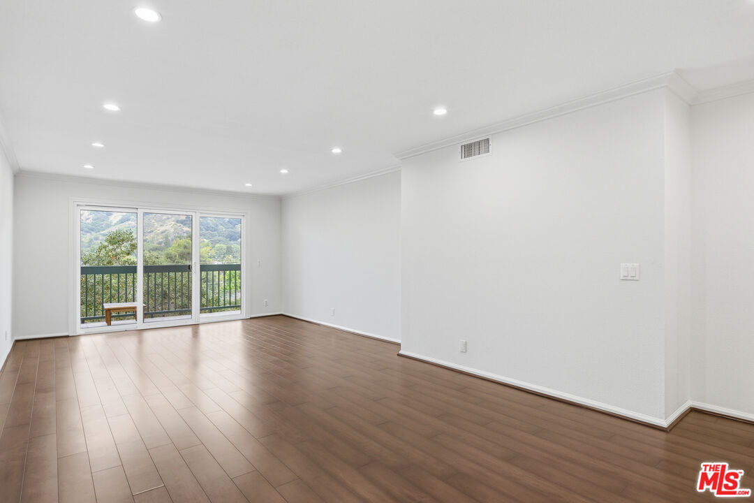 2940 N Verdugo Rd Unit: 305