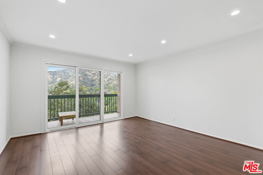 2940 N Verdugo Rd Unit: 305