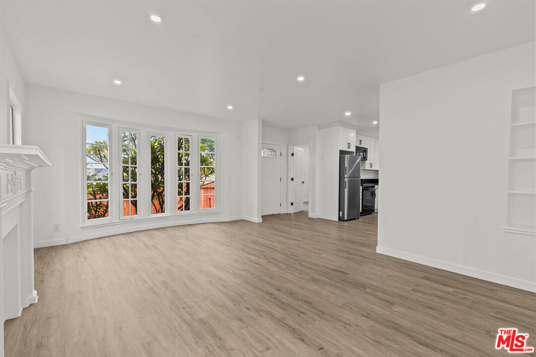 542 N Genesee Ave