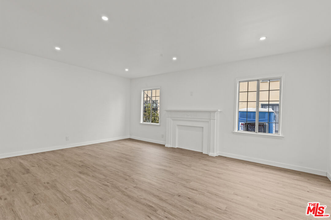 542 N Genesee Ave
