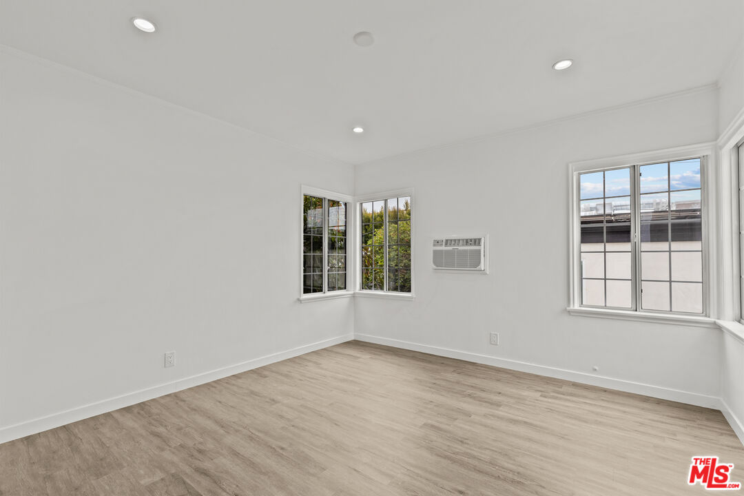 544 N Genesee Ave