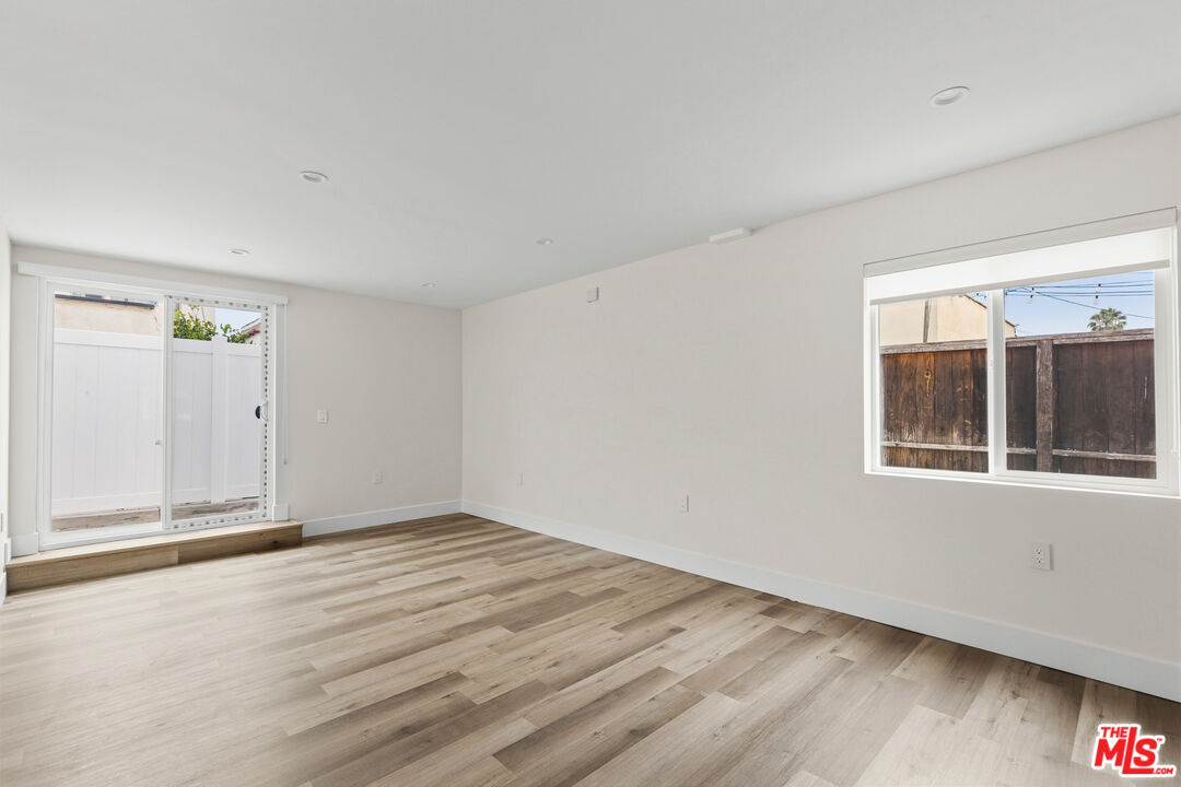 546 N Genesee Ave