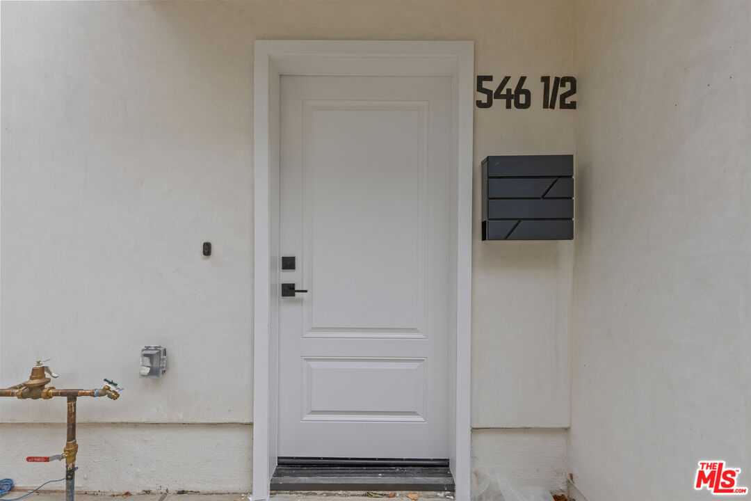 546 N Genesee Ave
