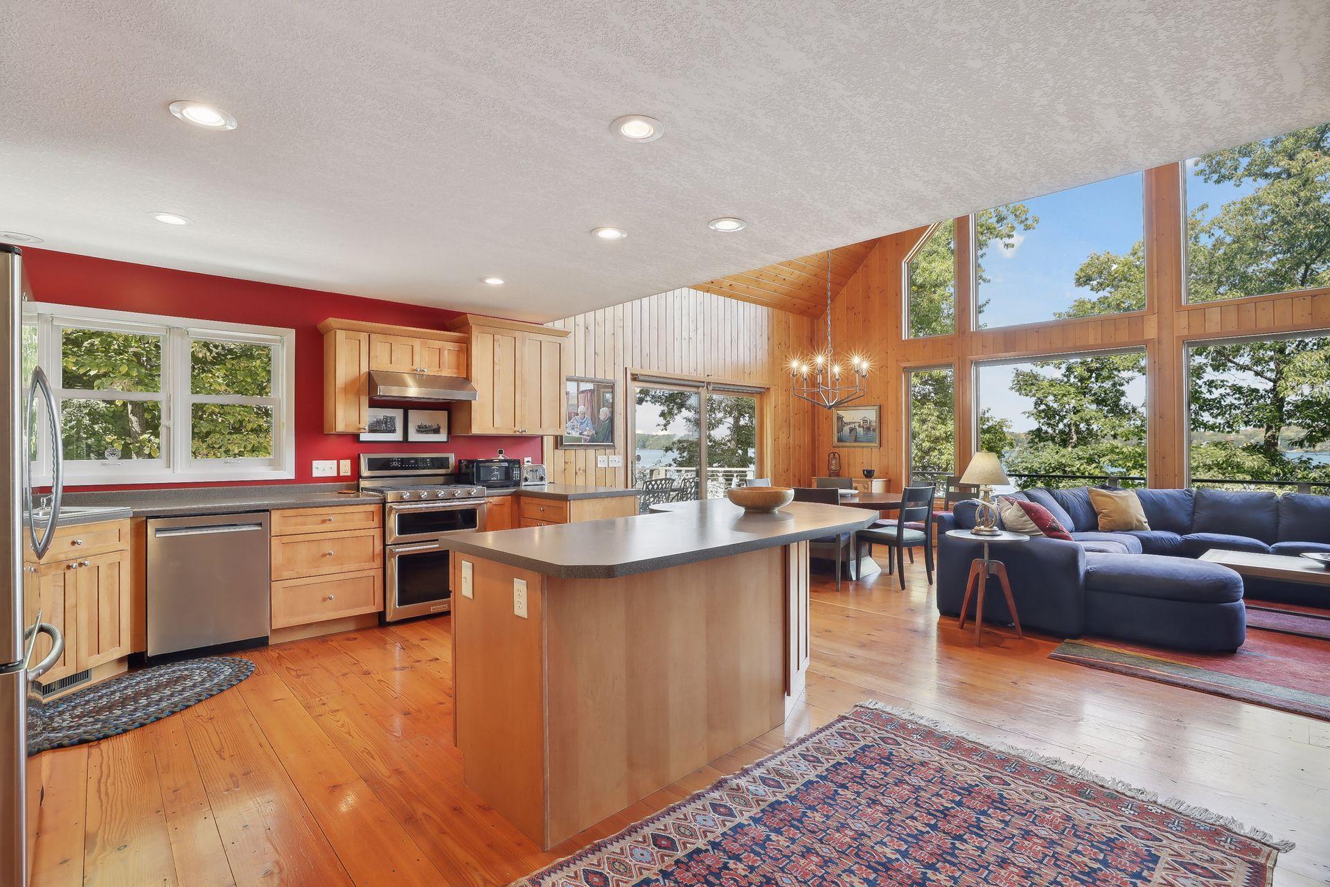 1723 S Deer Lake Circle