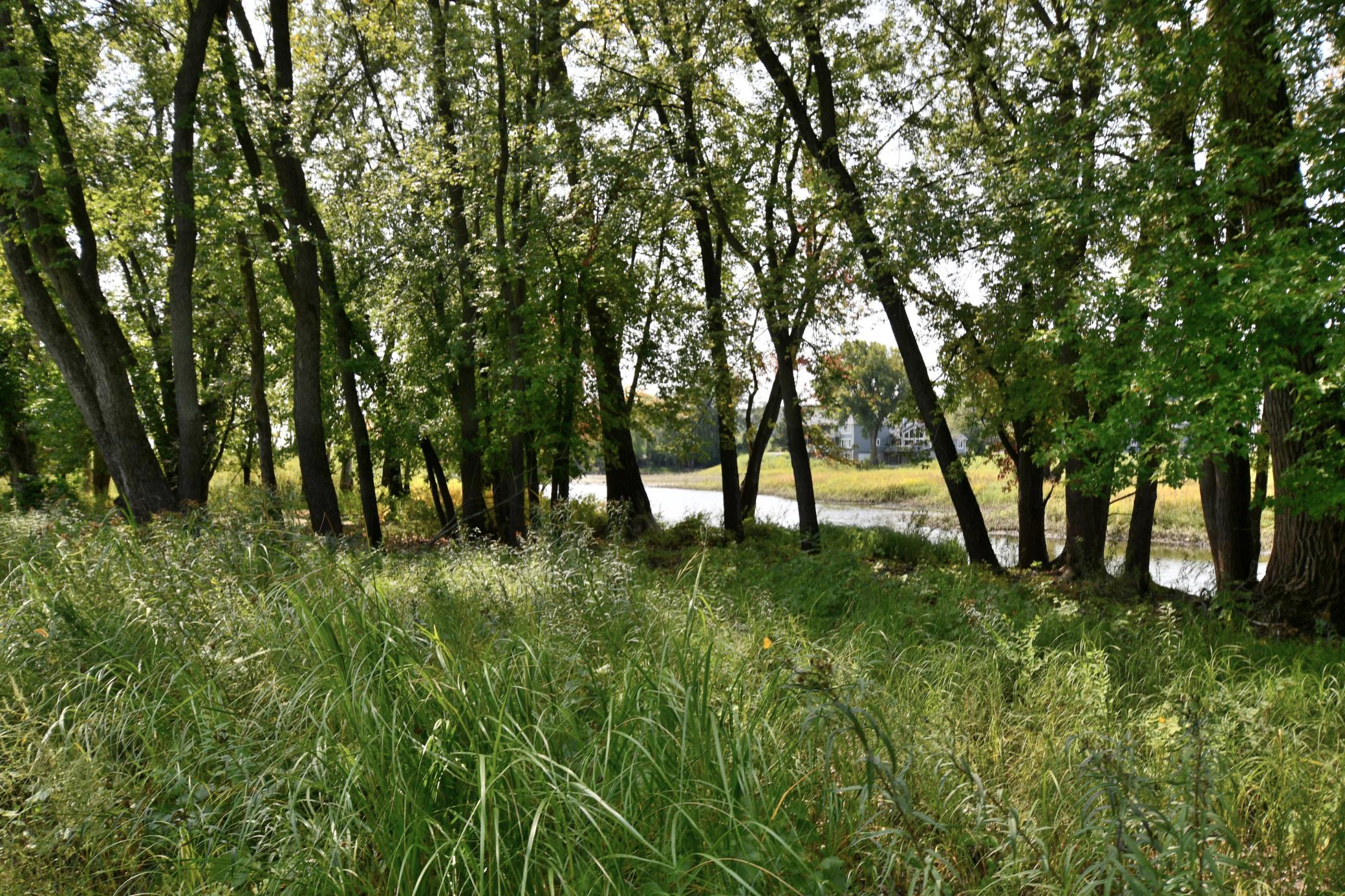 530 Lakeside Bay Drive S