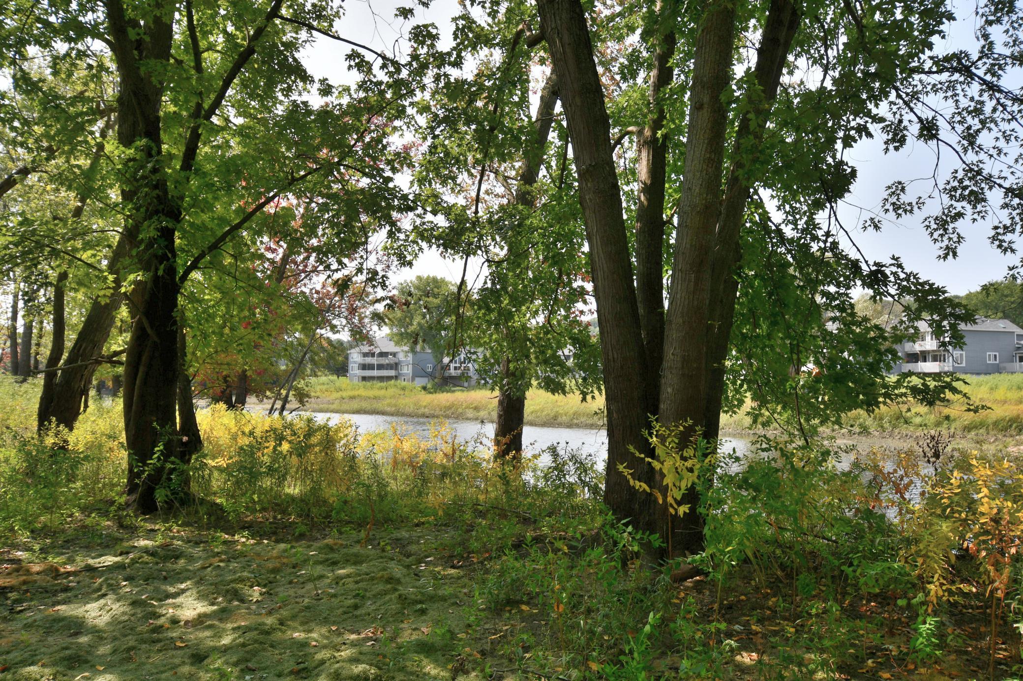 530 Lakeside Bay Drive S