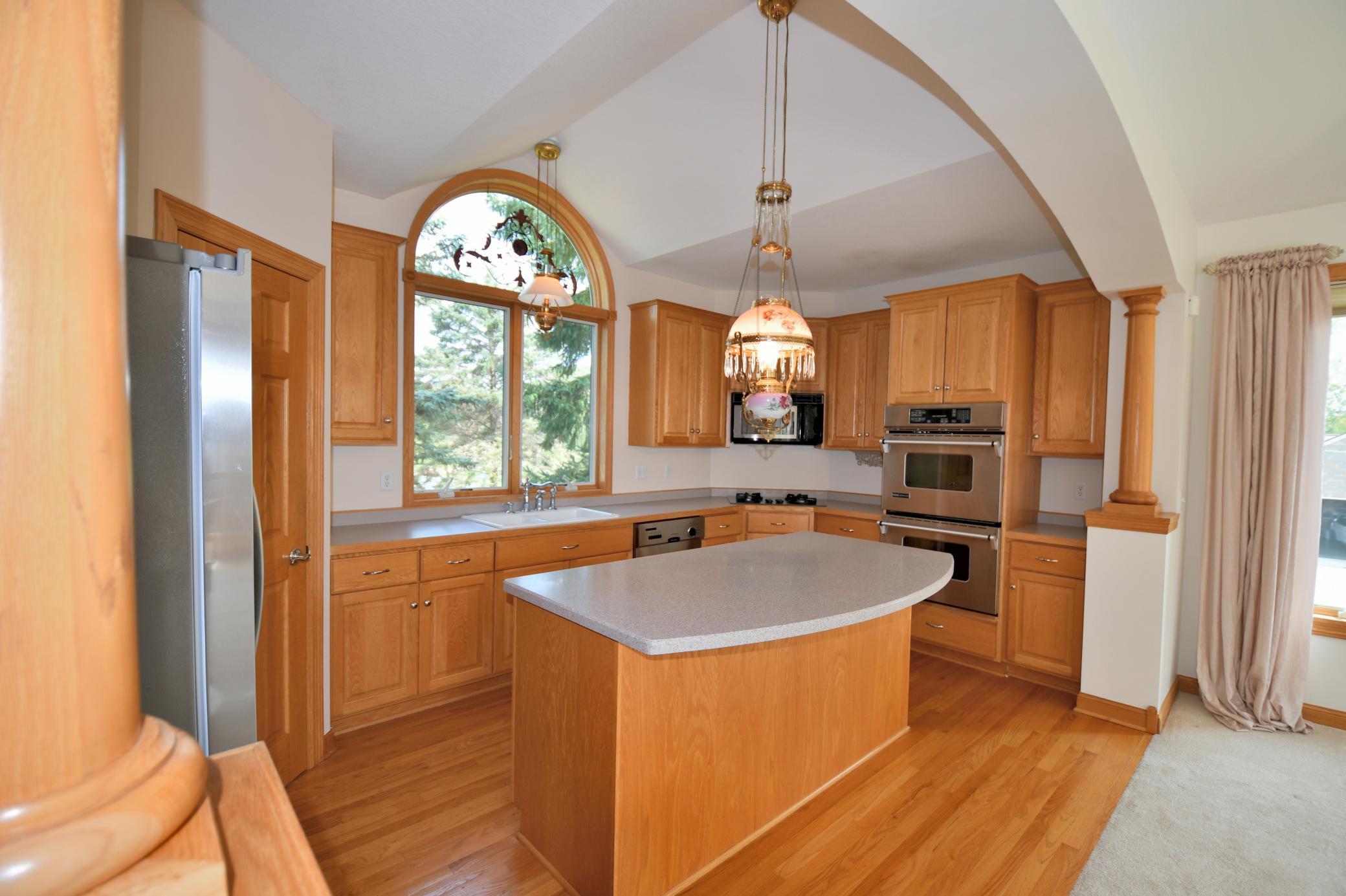 530 Lakeside Bay Drive S