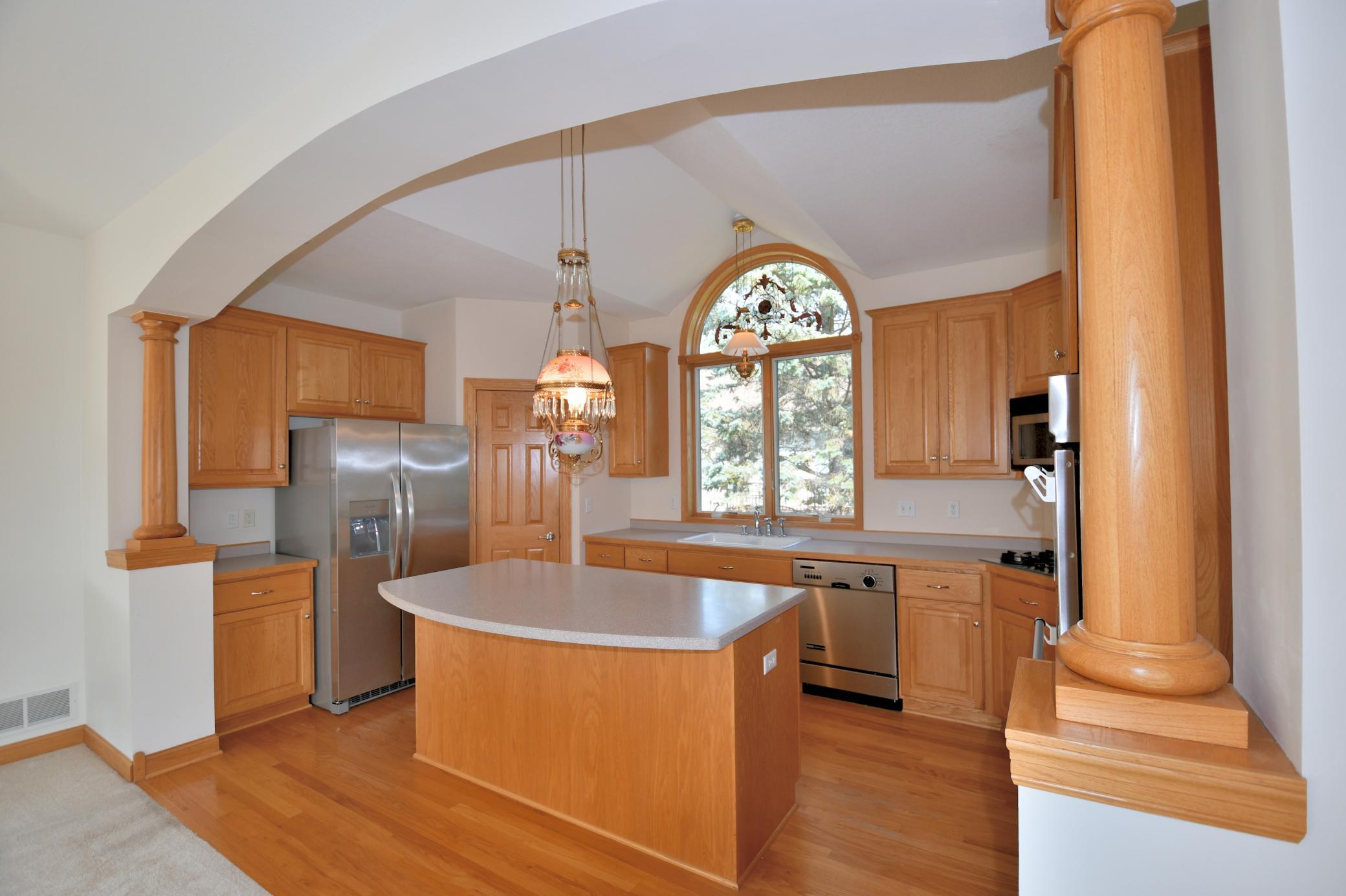 530 Lakeside Bay Drive S