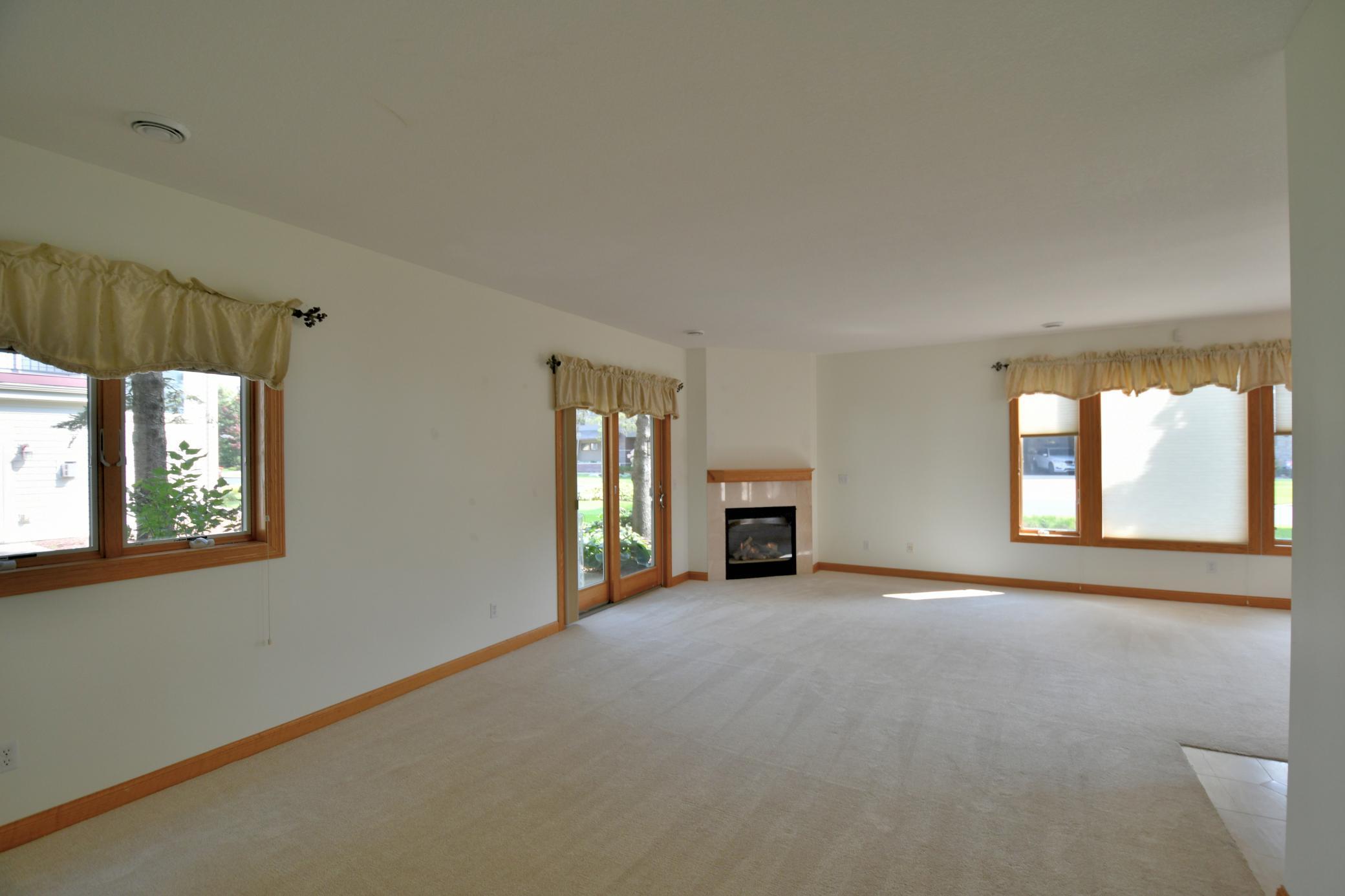 530 Lakeside Bay Drive S