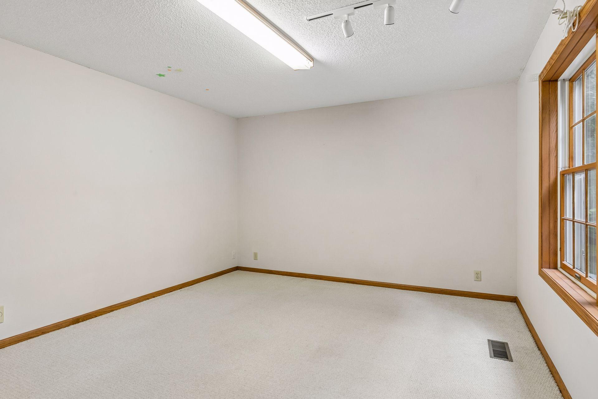 303 Hazel Street W