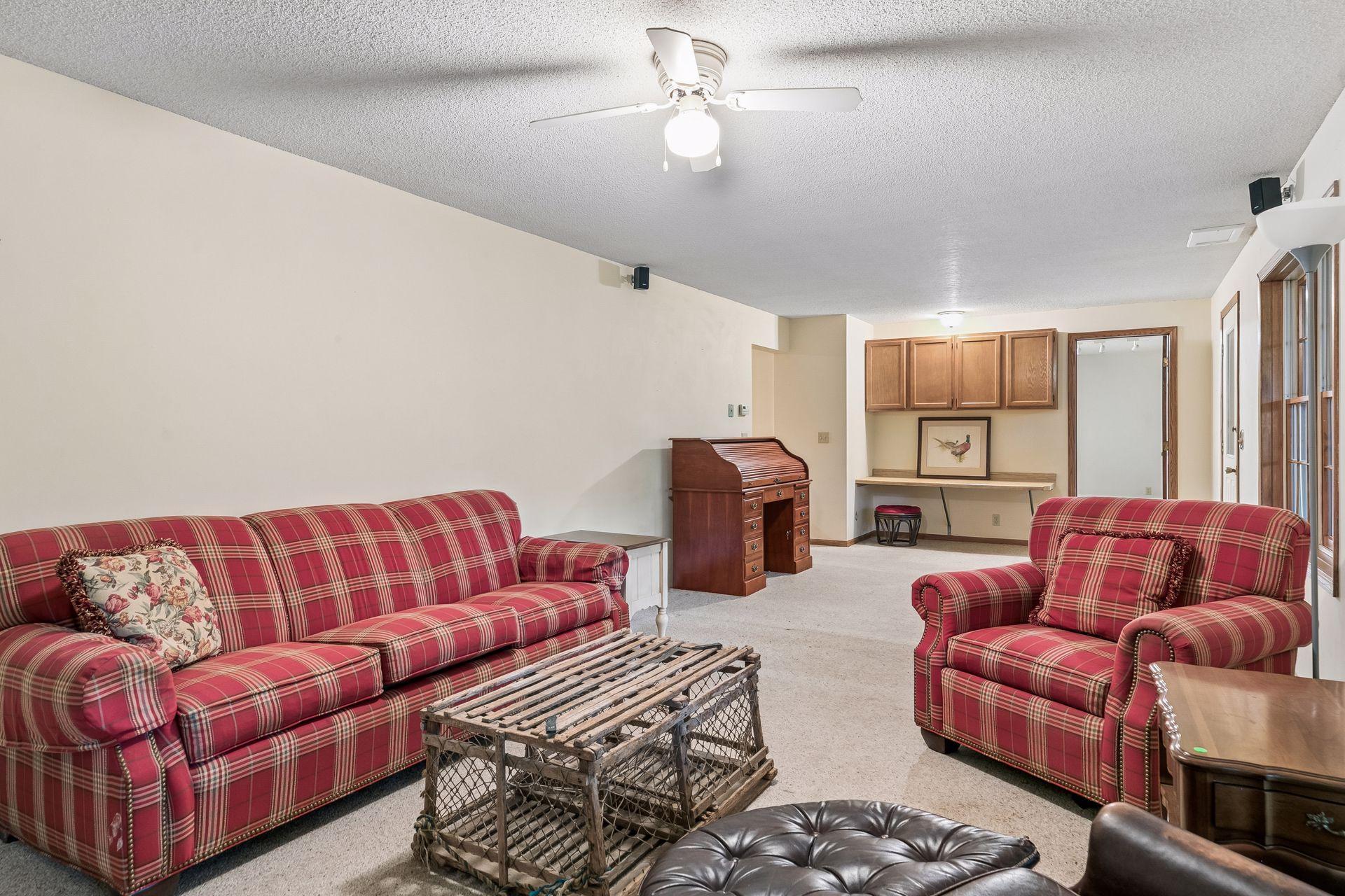 303 Hazel Street W
