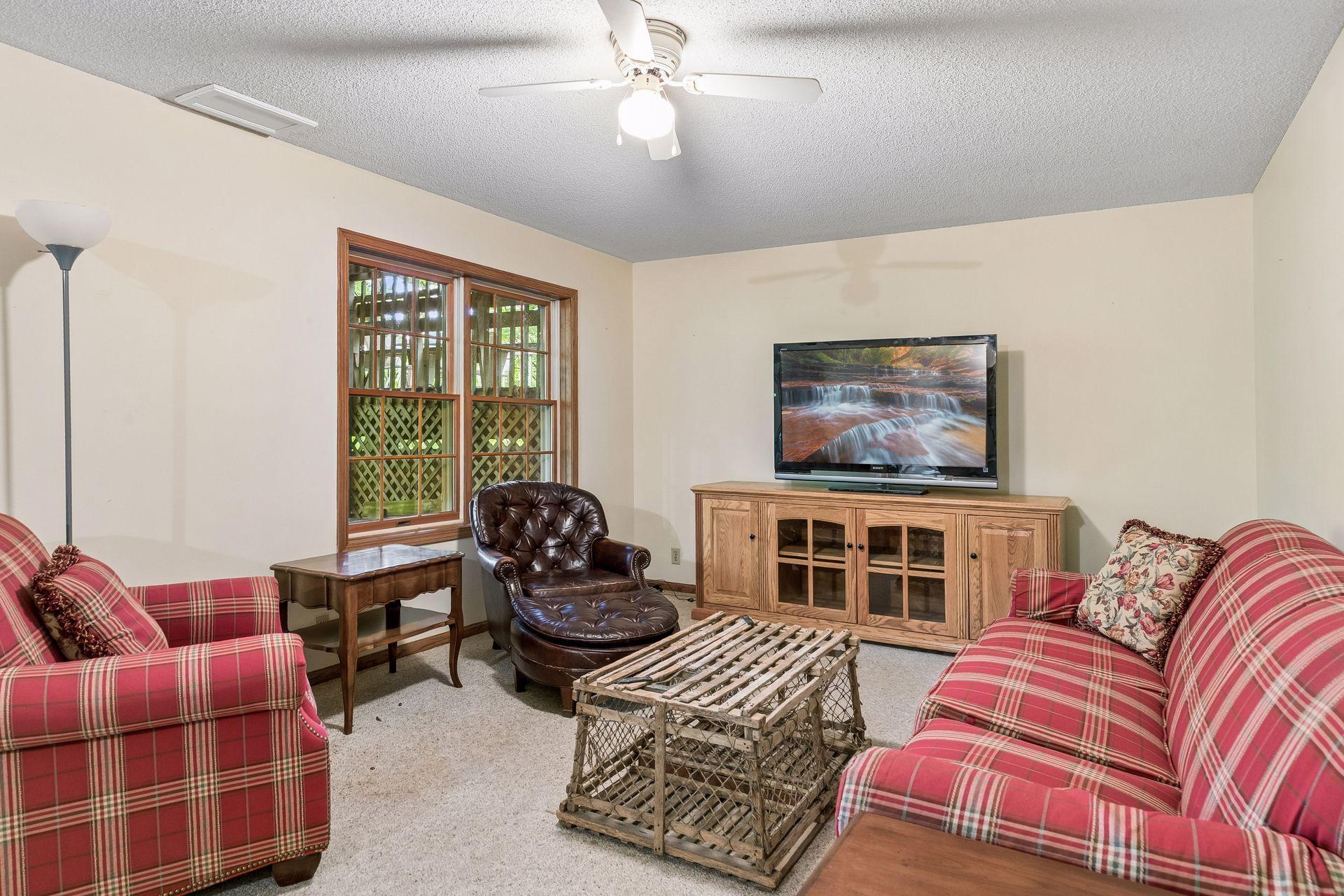 303 Hazel Street W