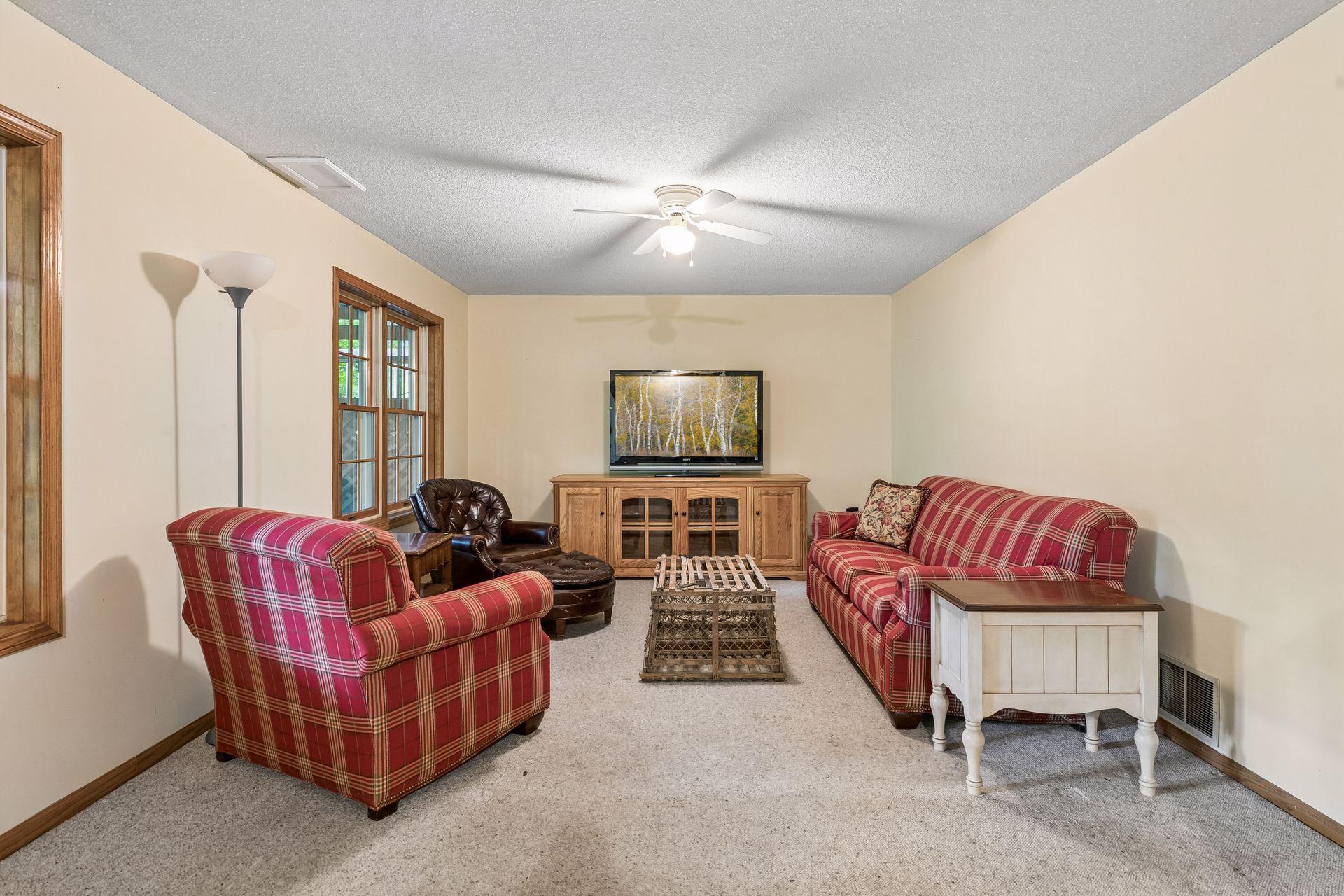 303 Hazel Street W