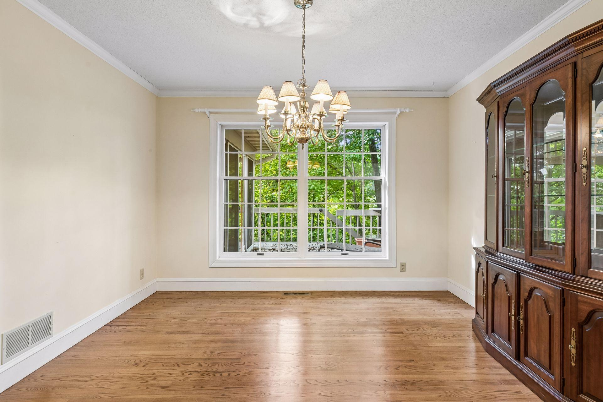 303 Hazel Street W