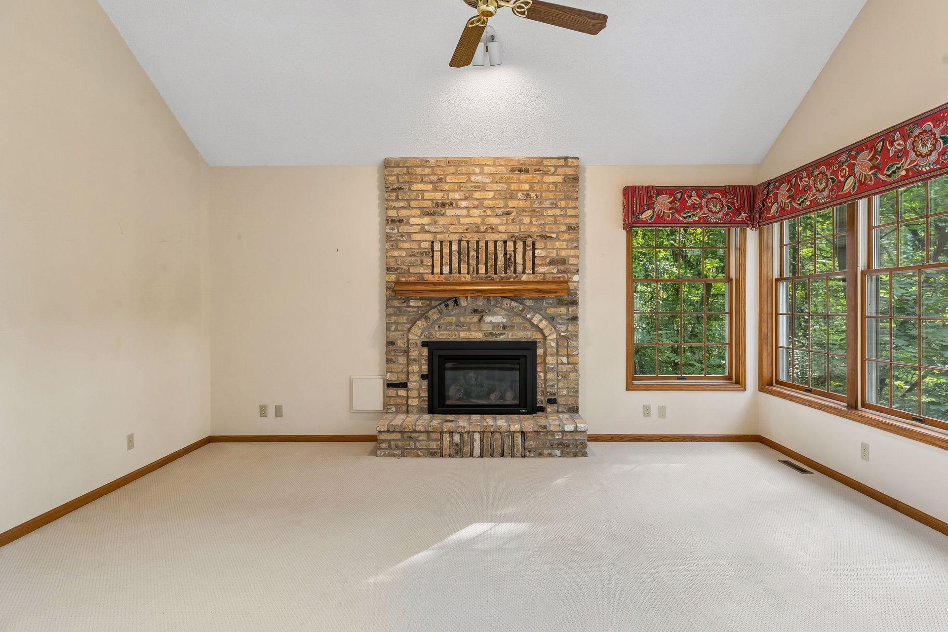 303 Hazel Street W