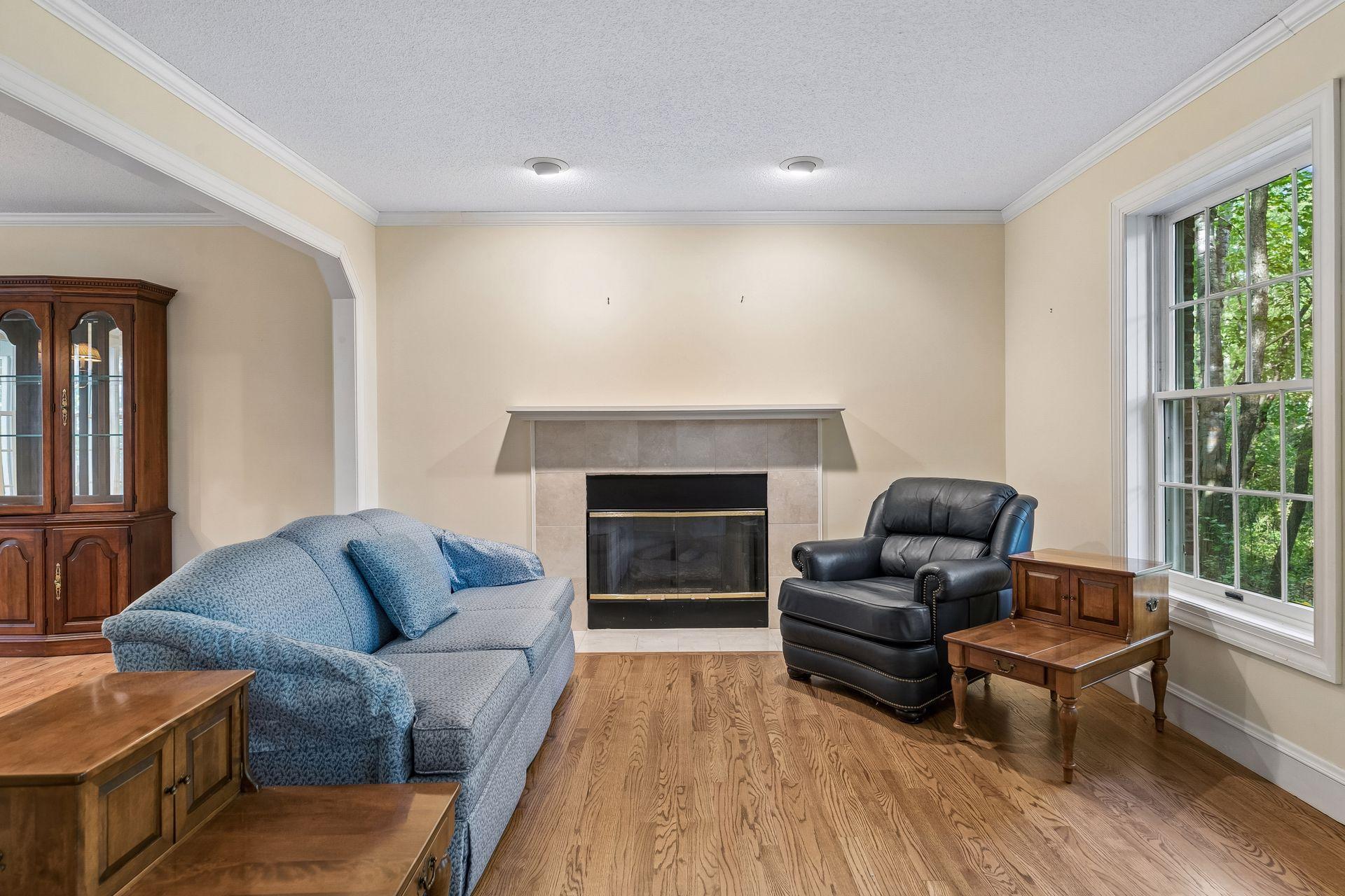 303 Hazel Street W