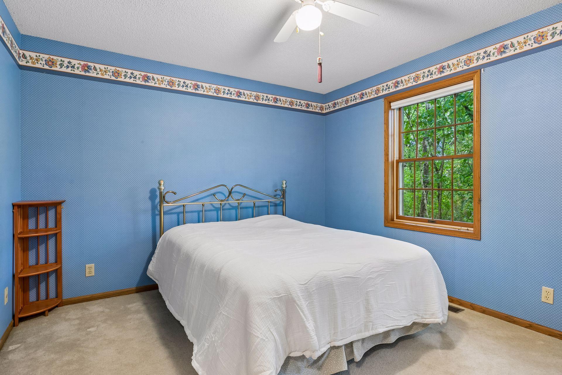 303 Hazel Street W
